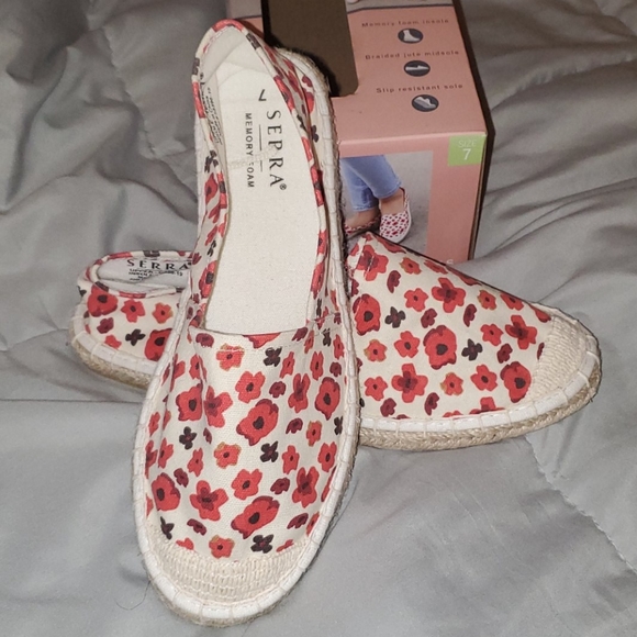 NEW in Box! Size 7 Ladies Espadrilles - Picture 2 of 6